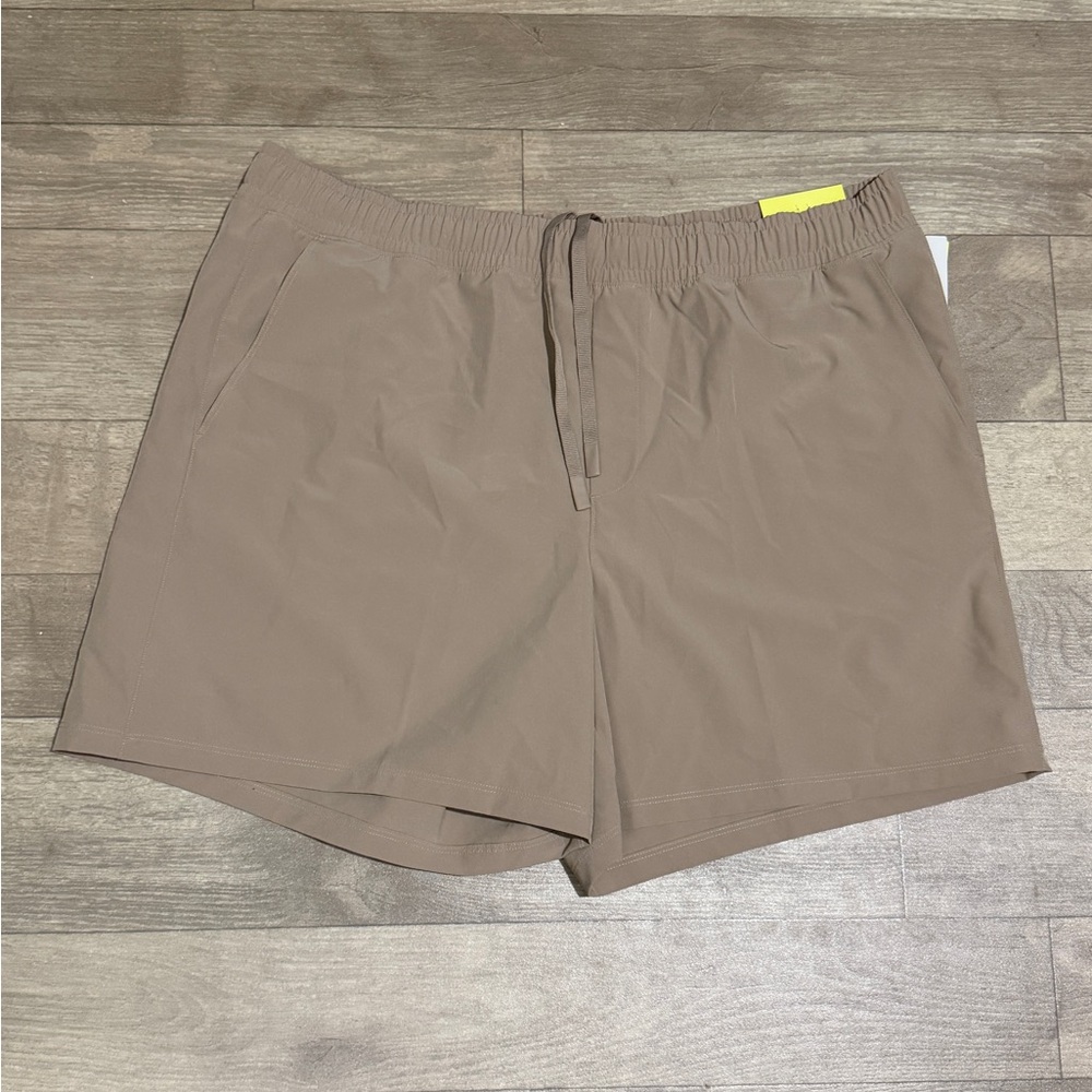 All in Motion Men's Pull On Elastic Waist Hybrid Shorts 6" Inseam Tan Size XL - Picture 2 of 10